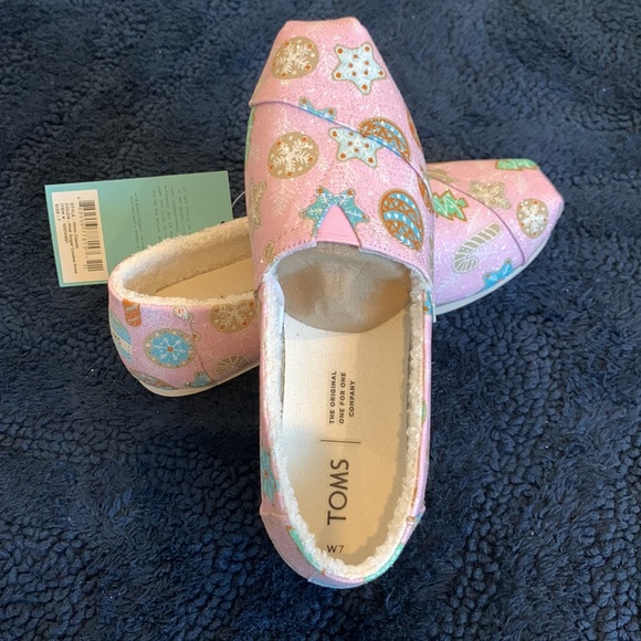 TOMS pink sugar cookie shoe, size 6 & 7 - Picture 10 of 11